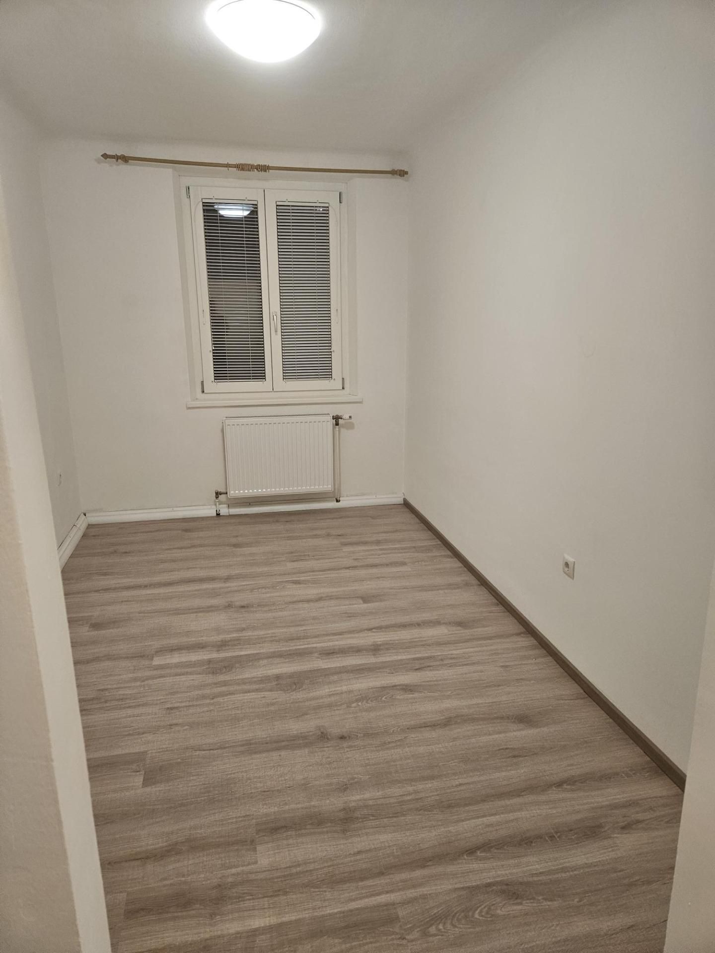 Zimmer Nr. 3 in einer Mädchen - WG ist ab Juli verfügbar !!! Studentenzimmer oder Arbeiterquartier!