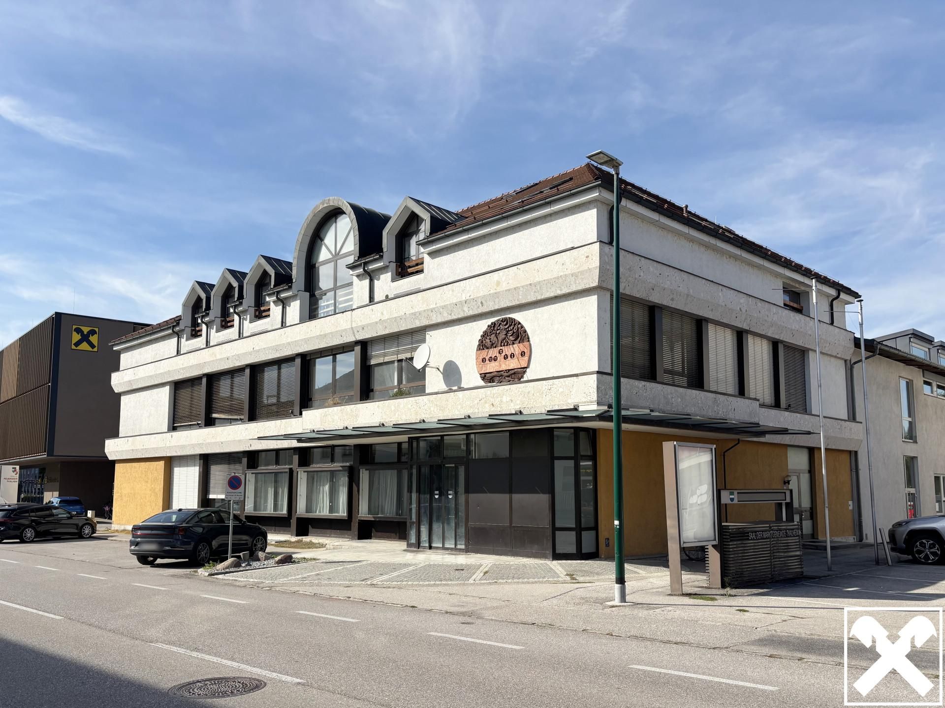 Commercial property, 1123 m²