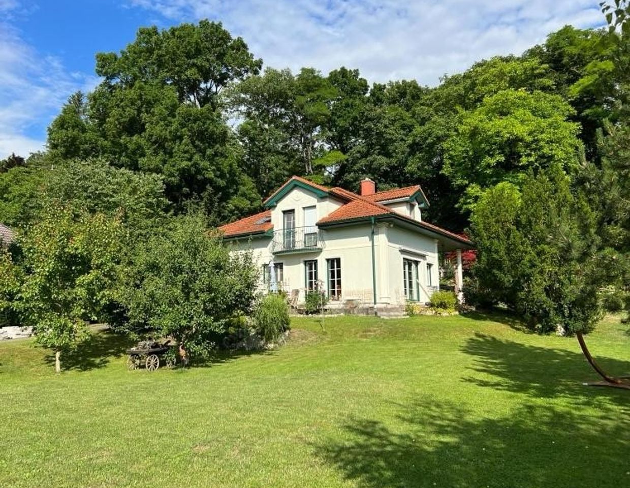 NÄHE WIEN - REPRÄSENTATIVE VILLA MIT GROSSEM GRUNDSTÜCK IN RUHELAGE