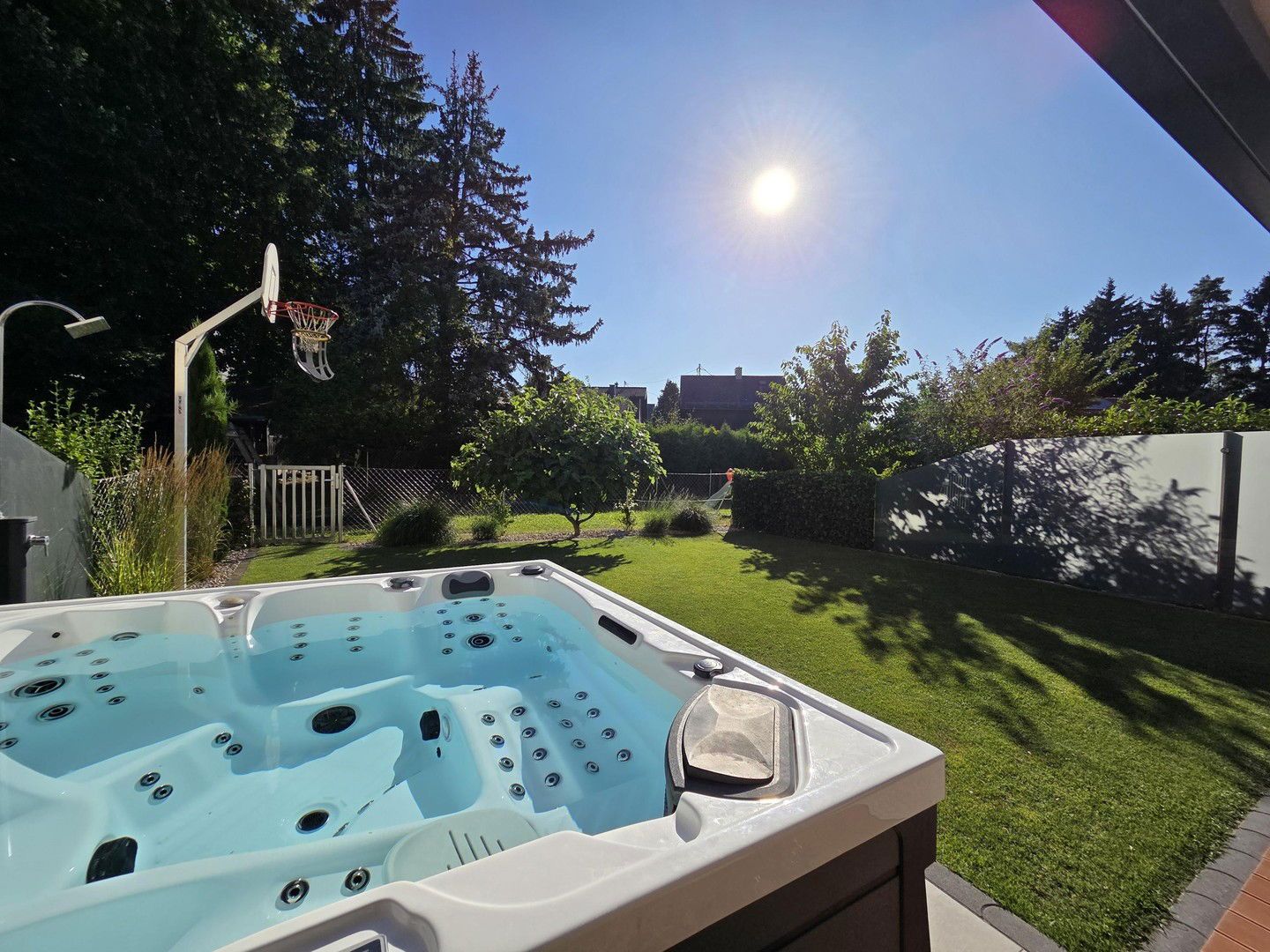 Exklusive Gartenwohnung in Linz - Modern, ruhig & zentral mit Whirlpool, Klimaanlage & Tiefgarage