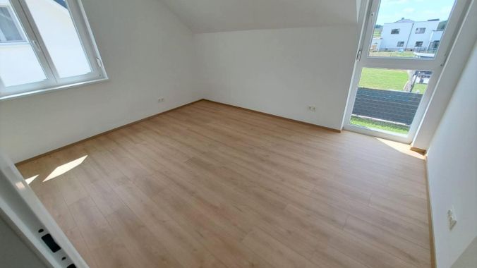 helles Schlafzimmer im OG