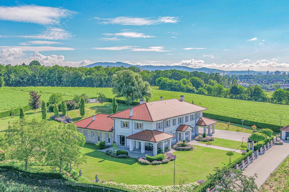Noblesse oblige! Mediterranes Flair in Symbiose mit spektakulärer Aussichtslage
