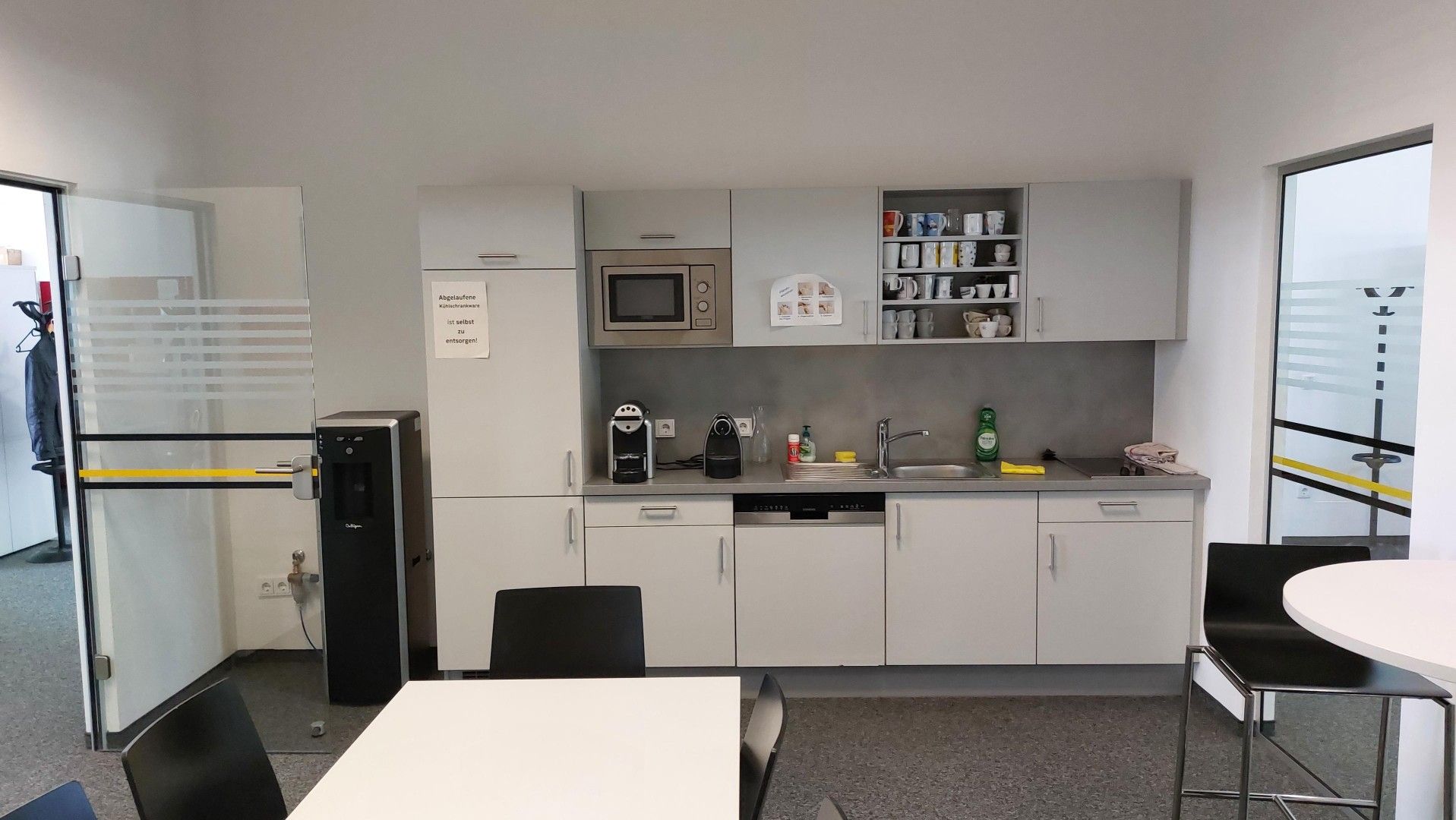 Bürogebäude neben Logistikzentrum - Ansicht 4
