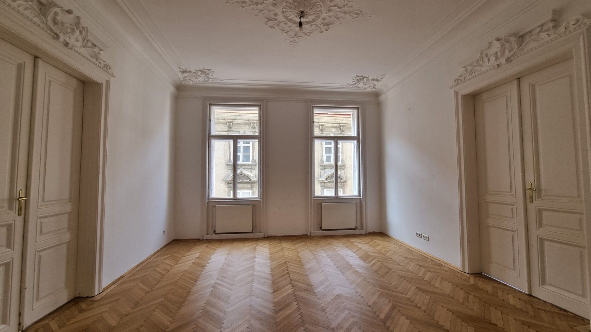 Klassischer Altbau, 6 Zimmer, Nähe Judenplatz - unbefristet zu mieten