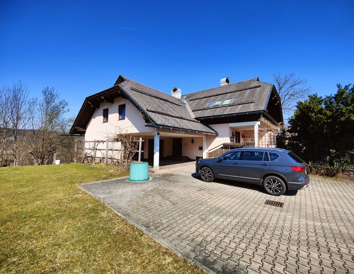 NEUER Preis - Großzügiges, stillvolles Mehrfamilienhaus mit 3 Wohneinheiten, sonnigen 1400 m² Grund und herrlichem Bergblick!
