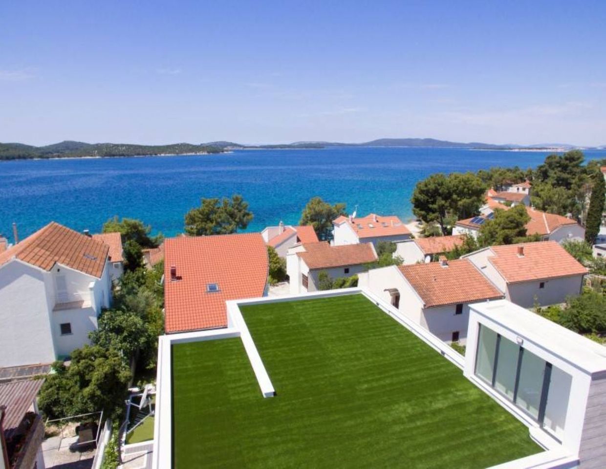 Kroatien - Neubau mit 2 Ferienwohnungen und Bootsanlegeplatz