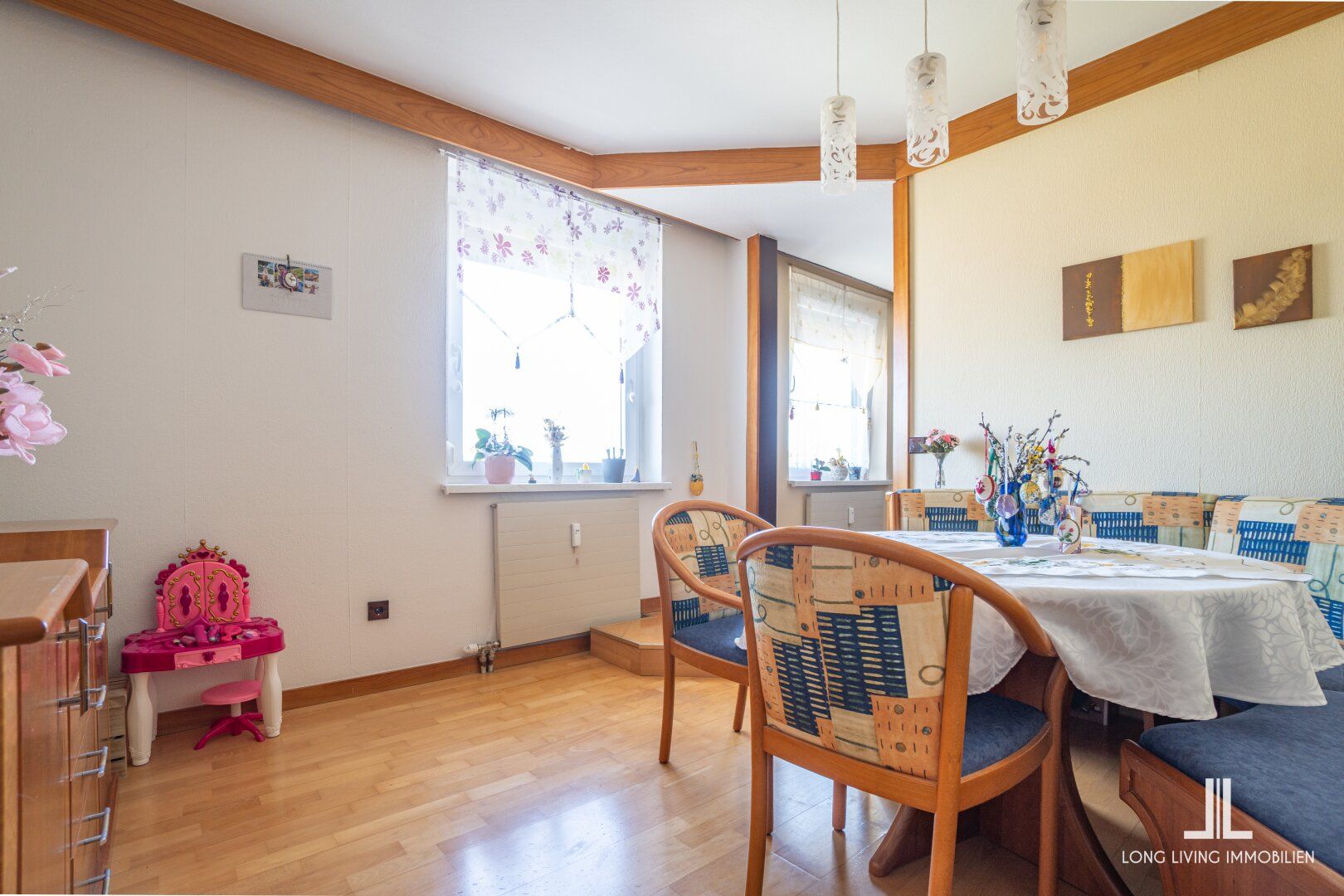 Lichtdurchflutete Wohnung im letzten Lift-Stock mit Tiefgarage und Loggia