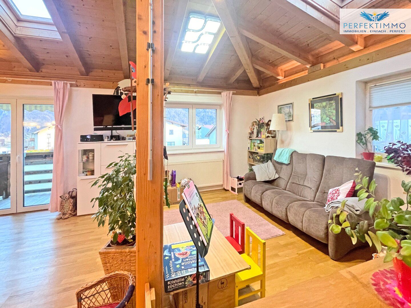 Freundliche, große Maisonette-Wohnung mit 3 TG-Plätzen