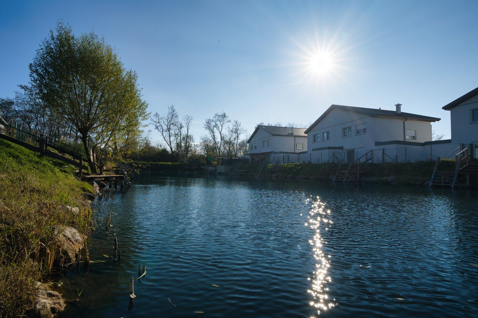 Neuwertige Doppelhaushälfte mit direktem Seezugang - Open House 17.5. 12-15:00
