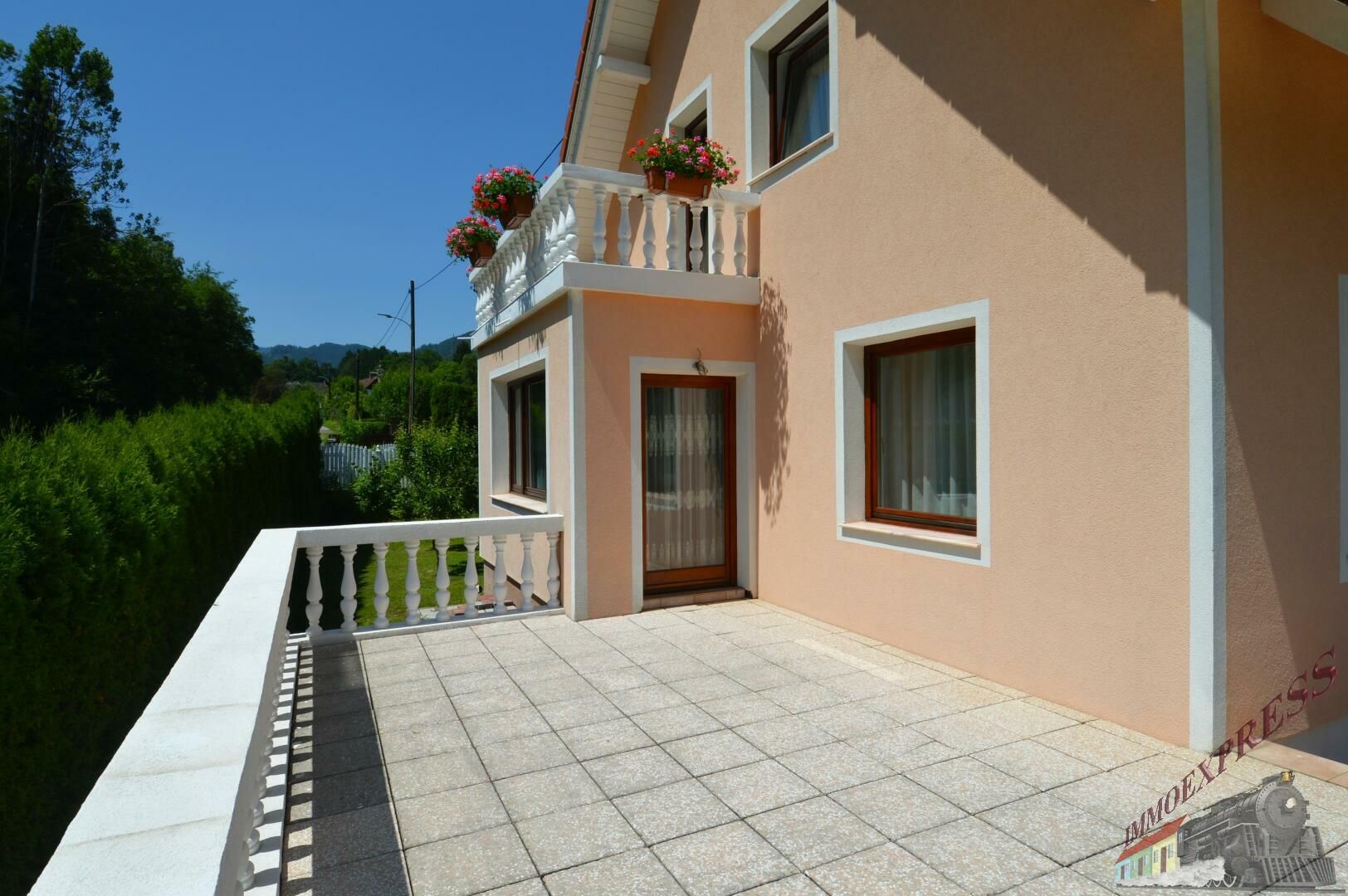 Großzügiges Einfamilienhaus mit 8 Zimmern auf 1.752 m²