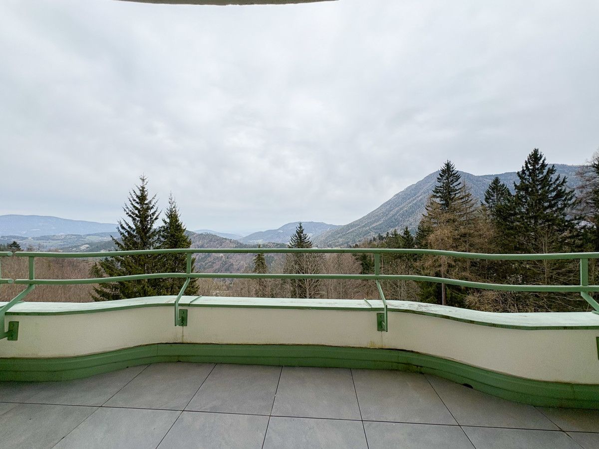 Ostseitige Balkonwohnung mit grandiosem Fernblick im berühmten Hotel-Panhans-Gebäude