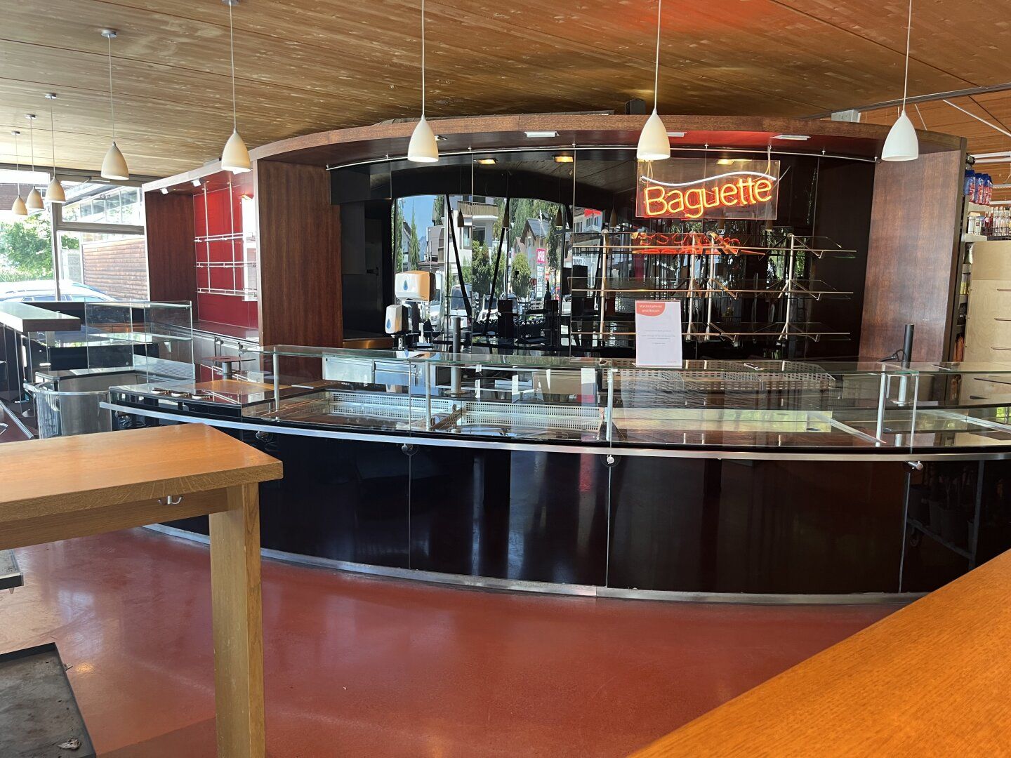 Profitieren Sie von der touristischen Top-Frequenz - Freie Gastro-Shop Fläche direkt beim MPREIS Kitzbühel - Ansicht 2