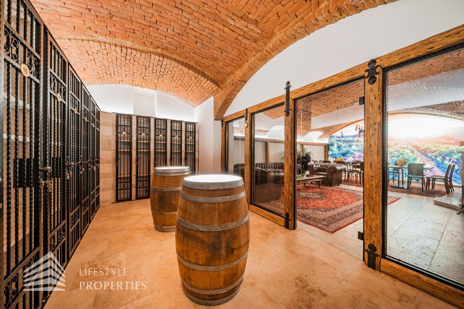 Einzigartiger vollausgestatteter Weinkeller in einem generalsanierten Jahrhundertwendehaus - Ansicht 5