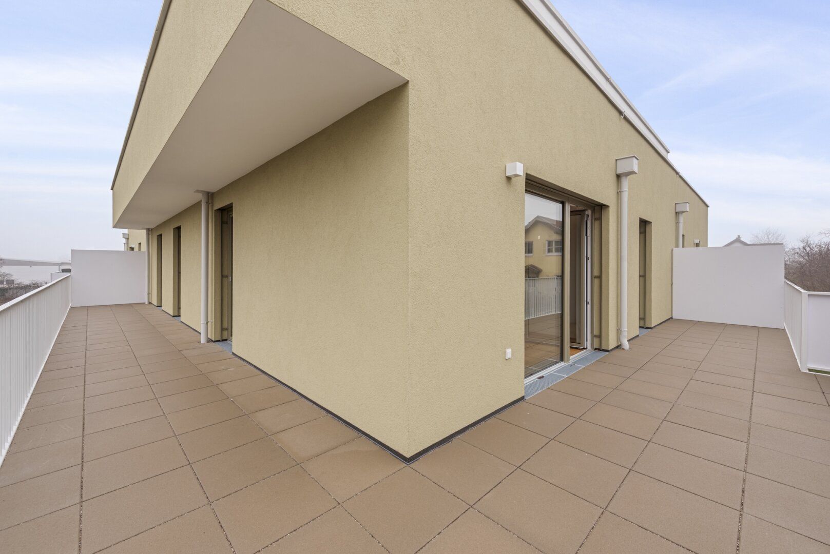 PROVISIONSFREI! Harmonisch konzipierte 4-Zimmer-Wohnung | 2 Bäder | Rundum-Terrasse | Provisionsfrei - Ansicht 3
