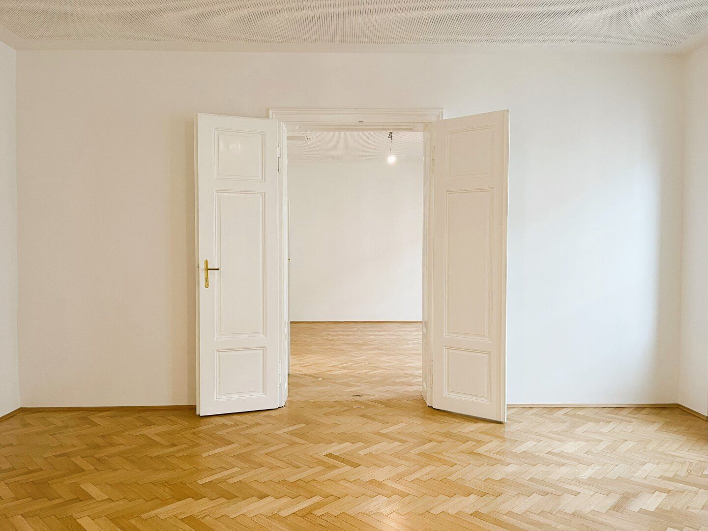 Repräsentatives Büro mit 5 Büroräumen und Balkon in zentraler Lage von Graz - Ansicht 4