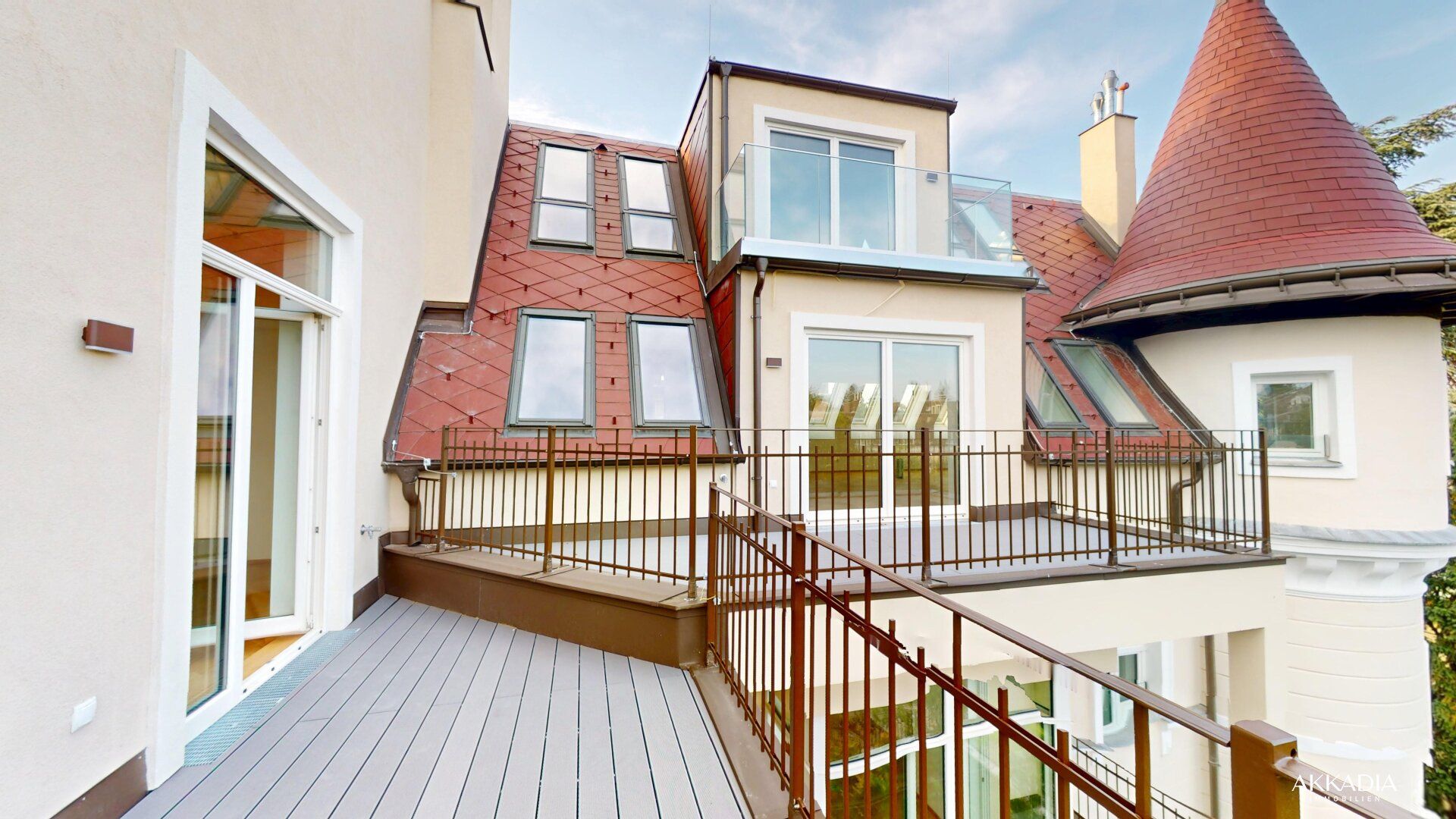 Balkonwohnung in herrschaftlicher Villa I Generalsaniert