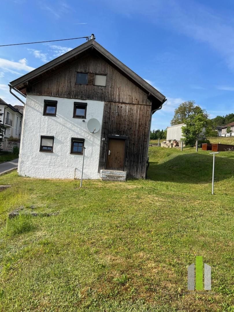 Grundstück mit Altbestand und Traumaussicht in ruhiger Lage