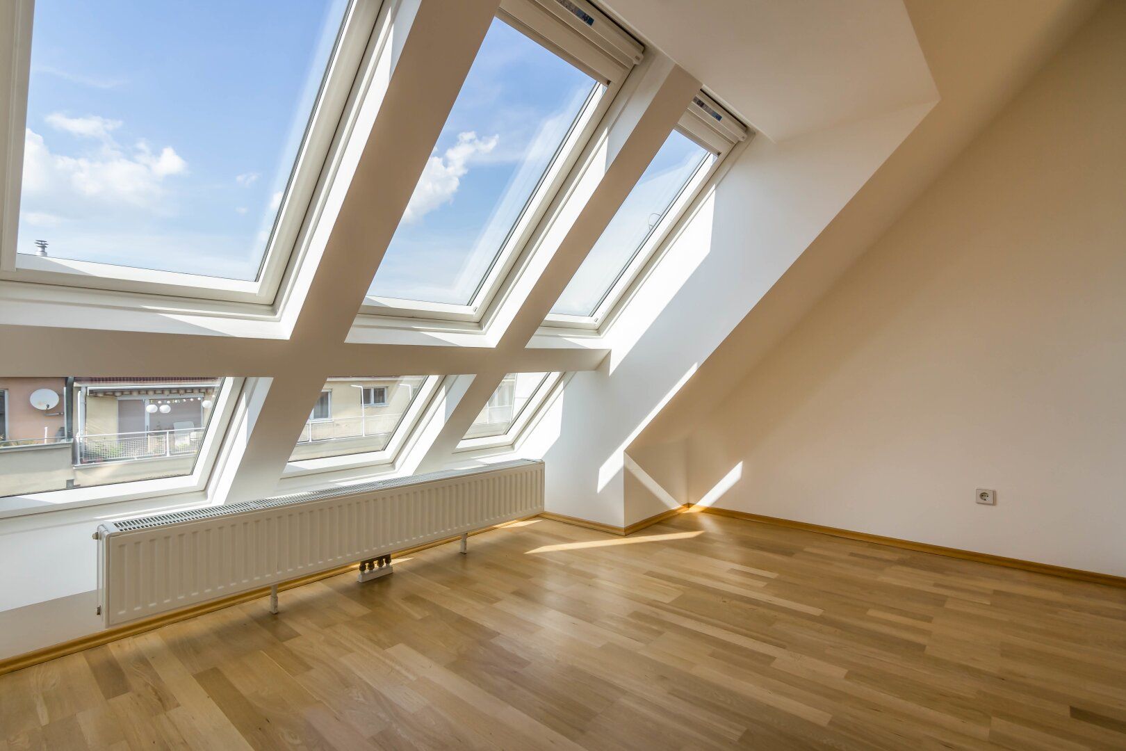 ++ Fantastischer 4-Zimmer DG-Wohnung mit 20m² Terrasse, tolle LAGE in 1080! KLIMAANLAGE!