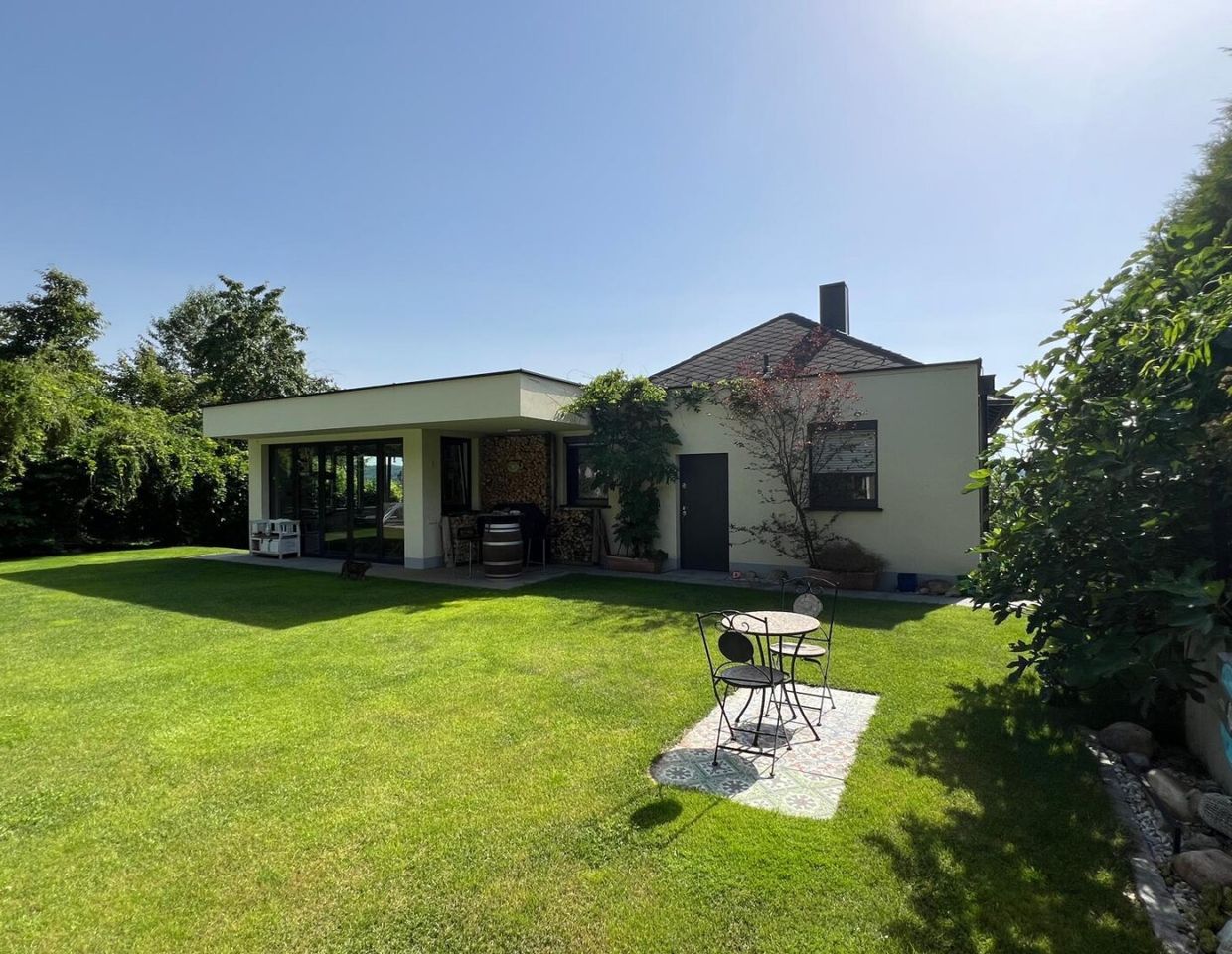 Traumhaftes Einfamilienhaus in Oberwart - Luxuriöses Wohnen auf 327m², vollsaniert mit Garten, Terrassen, Garage und Einbauküche!