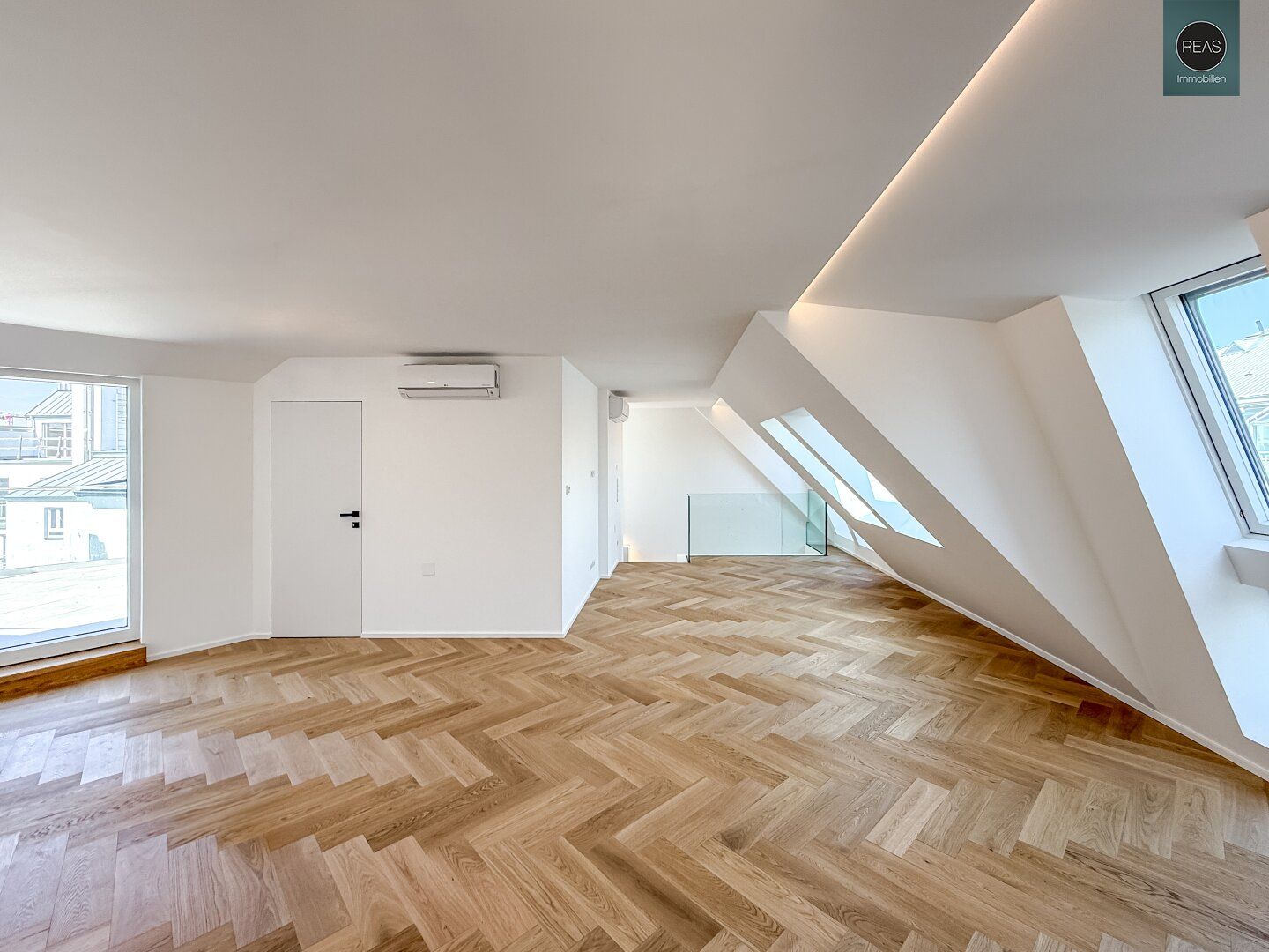Elevate 1090 - Erstbezug: Dachgeschoss - Maisonette Wohnung (klimatisiert) mit großer Dachterrasse nahe U6 Alser Straße, AKH!