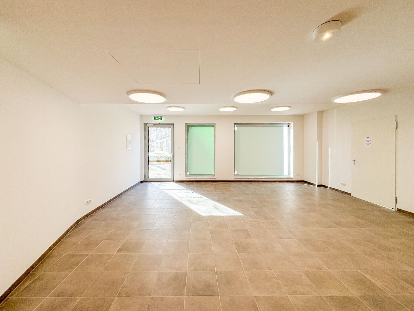 Ordination / Kinderbetreuungg / Gym / Tanzstudio / Büro / Shop etc. - unbesfristetes Geschäftslokal // Erstbezug!! - Mehr