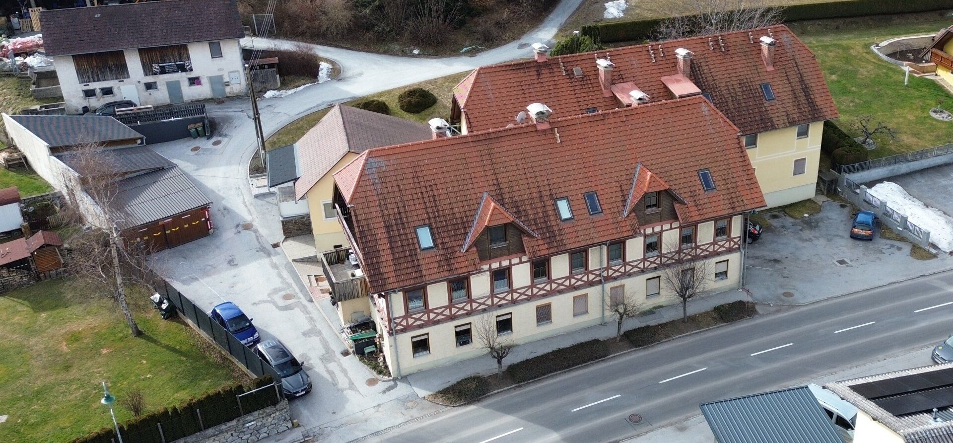 Gepflegtes Zinshaus mit 15 Wohneinheiten - Ansicht 2