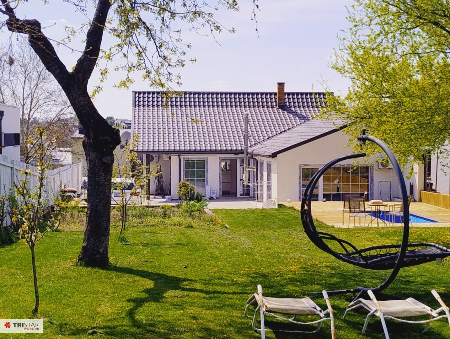 Top-ausgestattetes Wohnhaus mit gepflegtem Garten