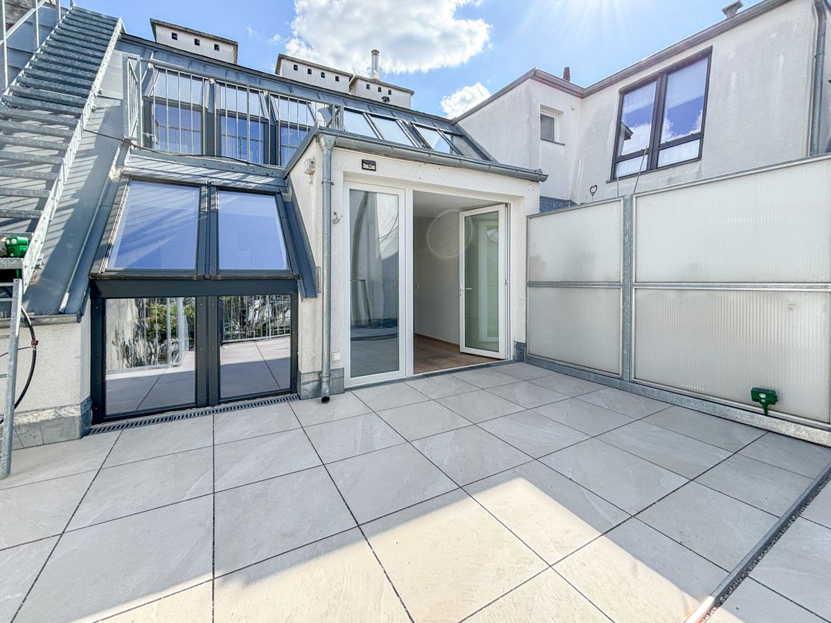 Lichtdurchflutete Wohnung mit Terrasse und urbanem Flair
