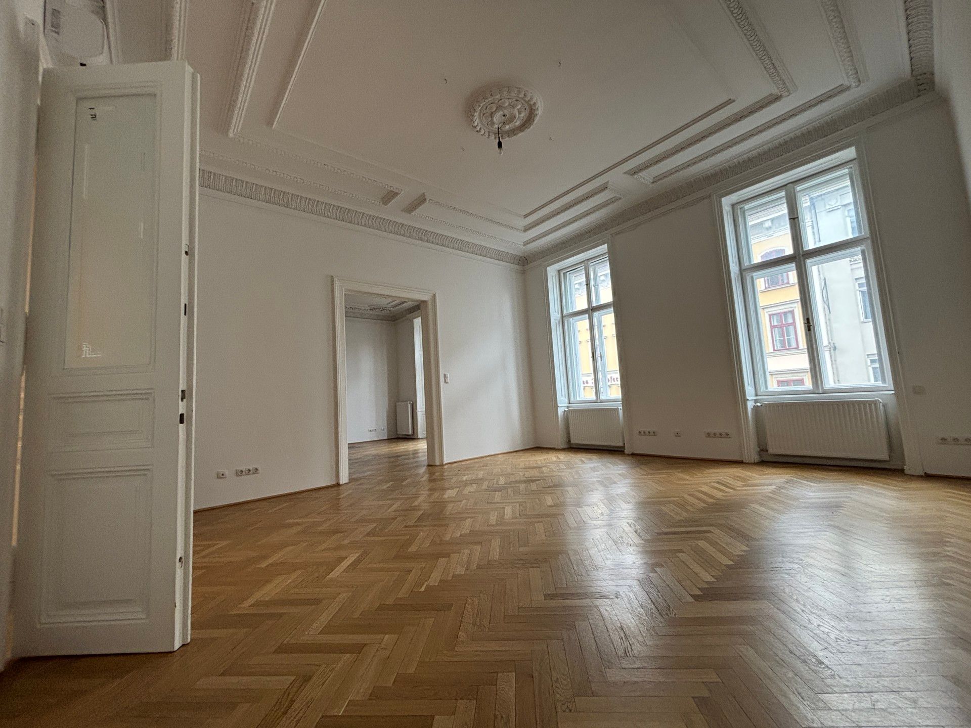 6 Zimmer Nähe Schottentor!
