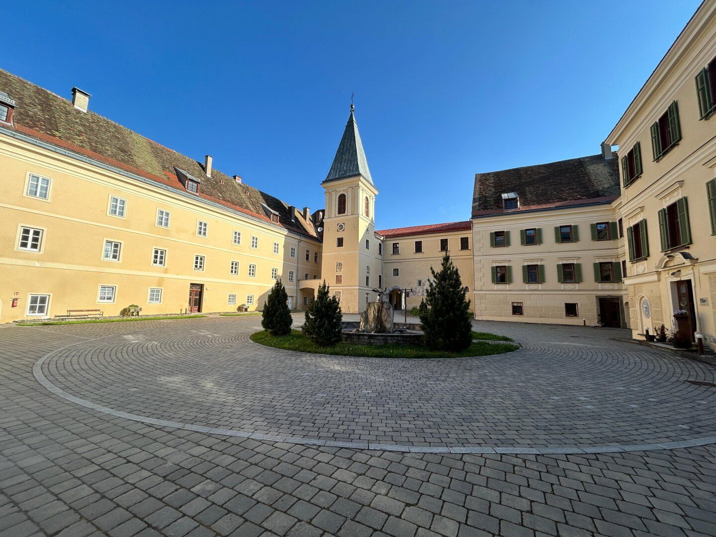 Von 80,00 m² - 139,90 m², wohnen oder arbeiten in einem geschichtsumwobenen Gebäude!