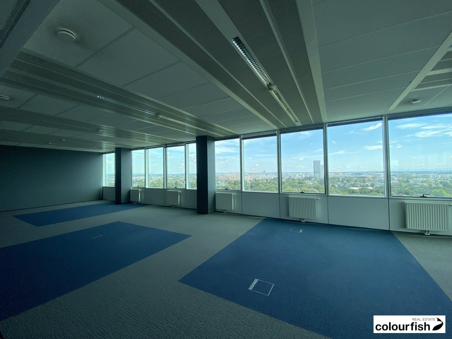 Attraktive Büroflächen im Saturn Tower mit Balkon - Mehr