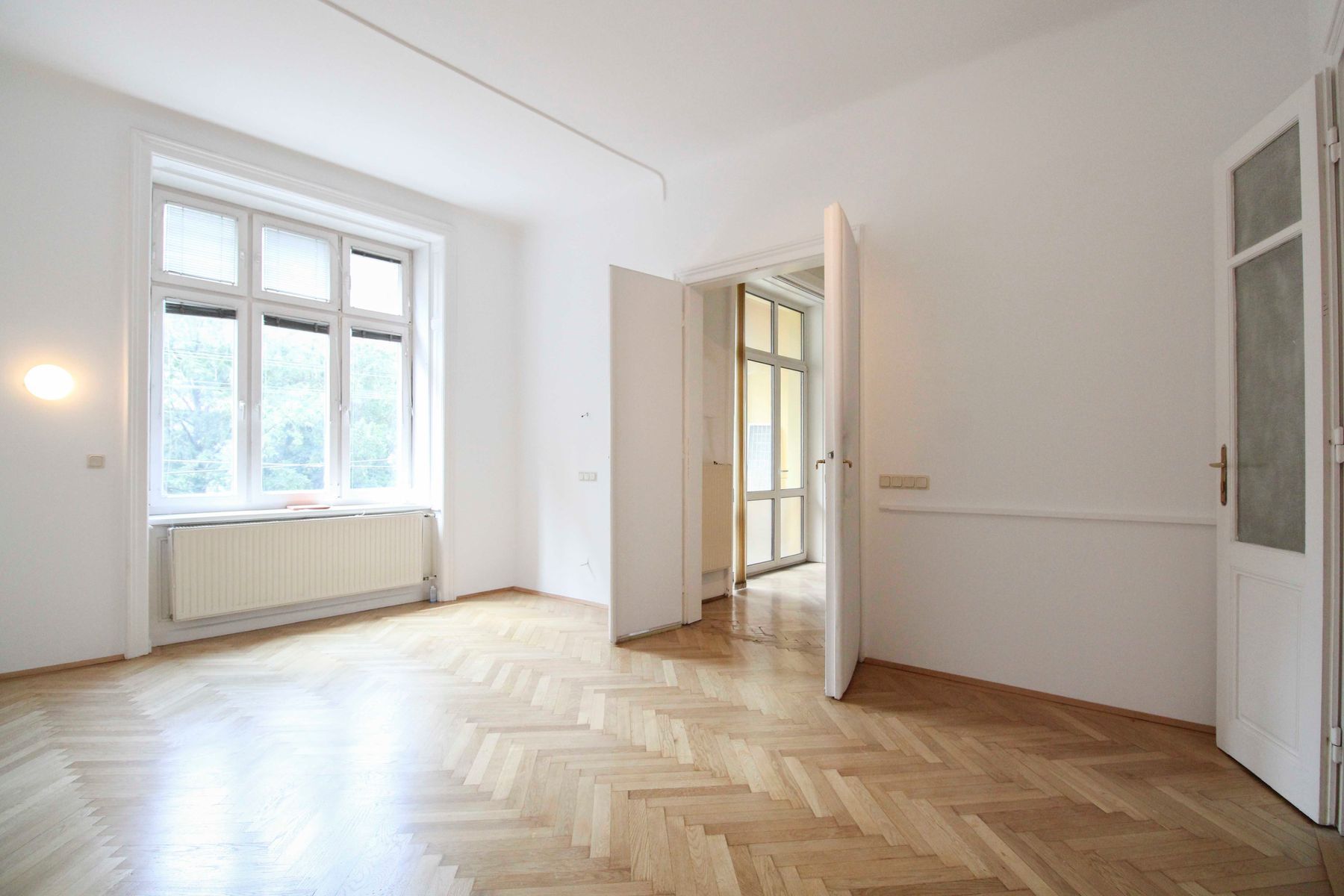 Großzügige Altbauwohnung mit Gestaltungsspielraum in TOP Lage!