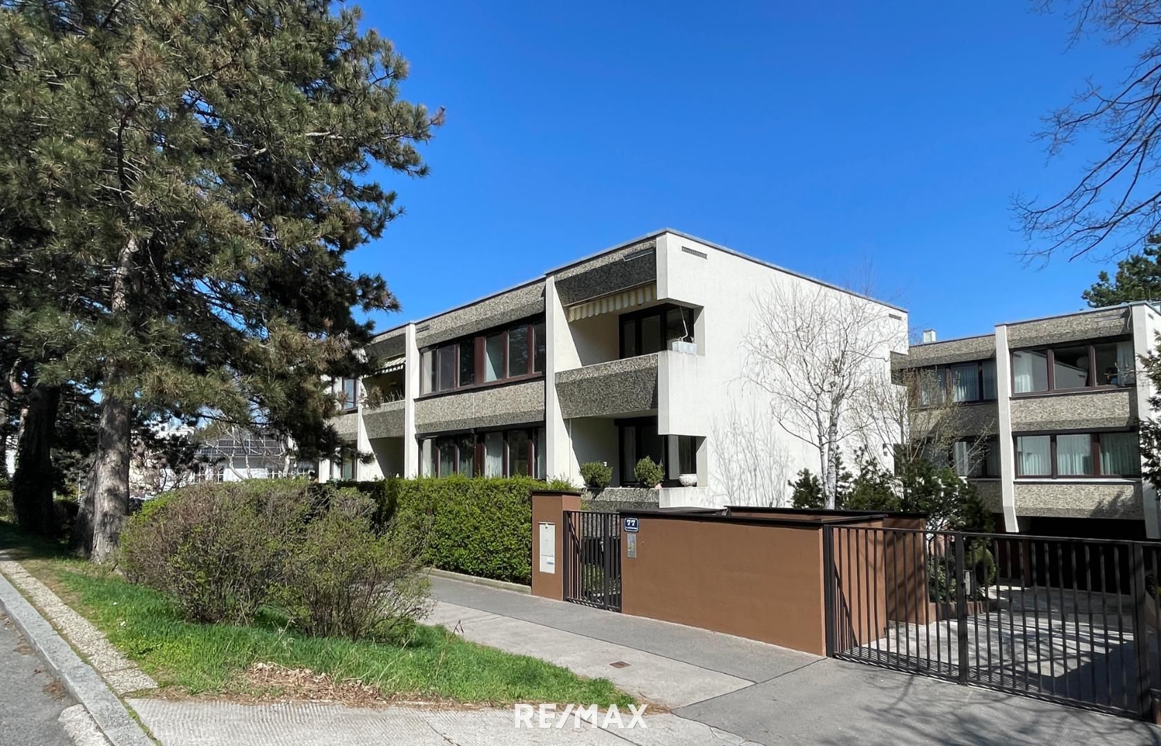 Schöne 2-Zimmer-Wohnung mit West-Loggia und Garage