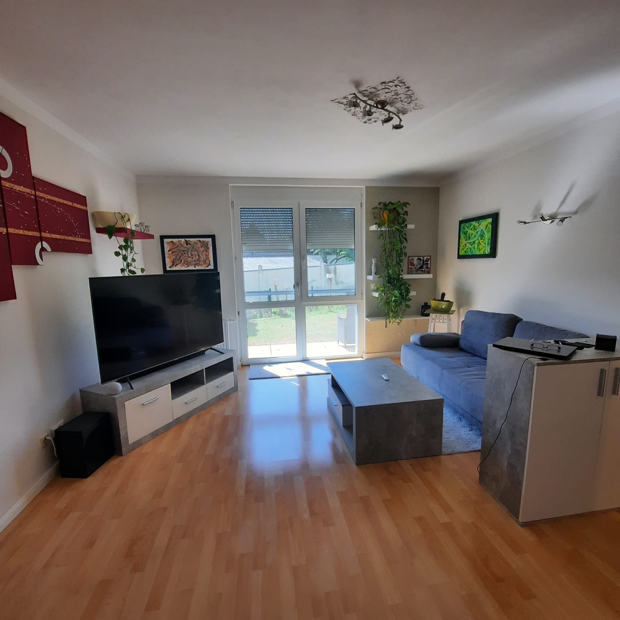 Vermiete geräumige 54m2 Wohnung mit 50m2 Garten und Tiefgaragenplatz