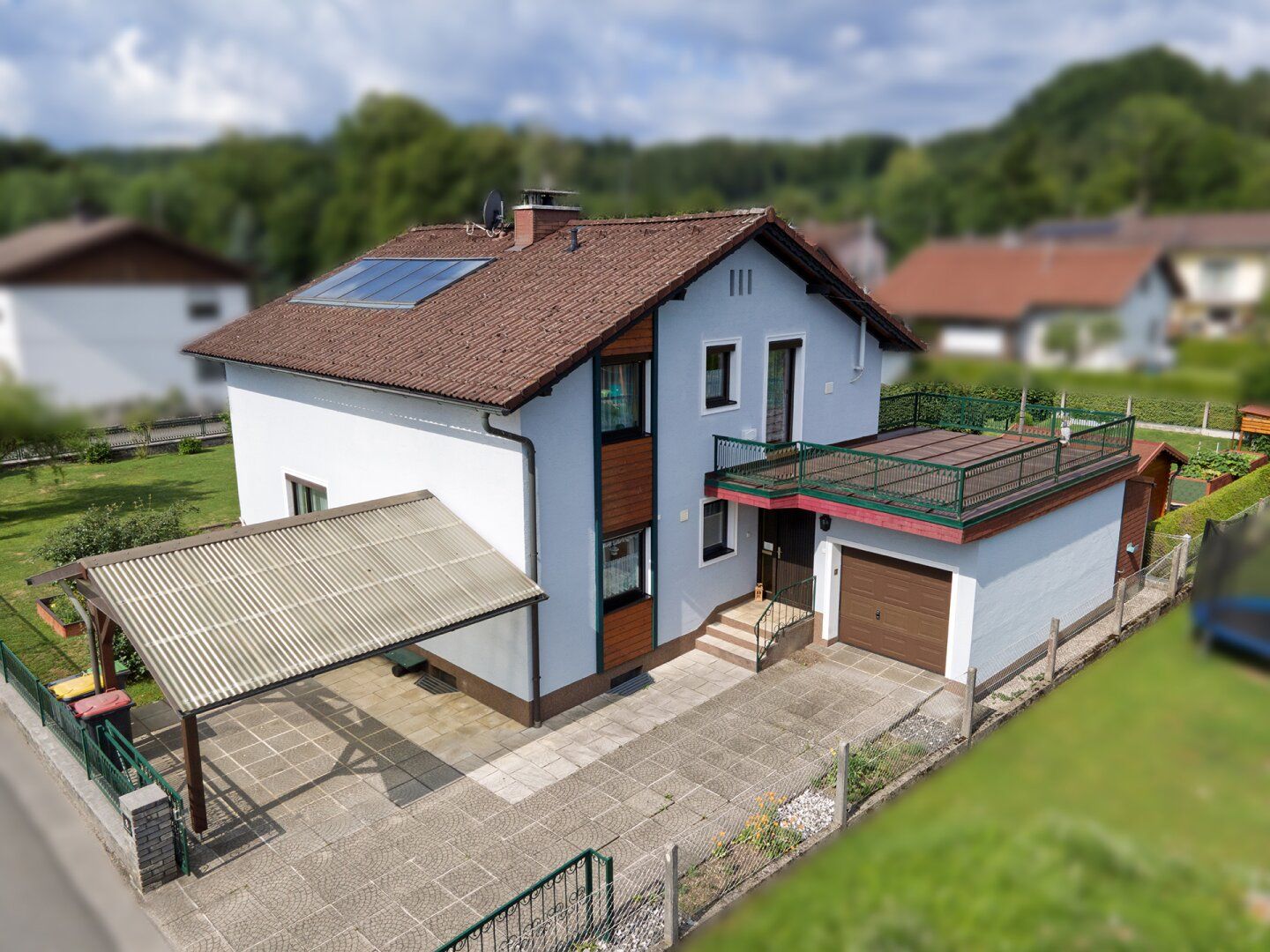 Ein Haus wie kaum ein zweites. Für Familien, die Platz zum Leben brauchen - und einen Blick, der jeden Tag zu etwas Besonderem macht.