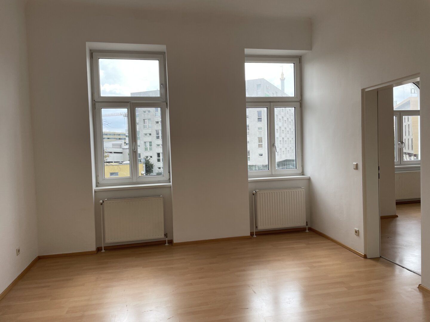 WOHNEN BEI DER WU: 2 Zimmer mit separater Küche!