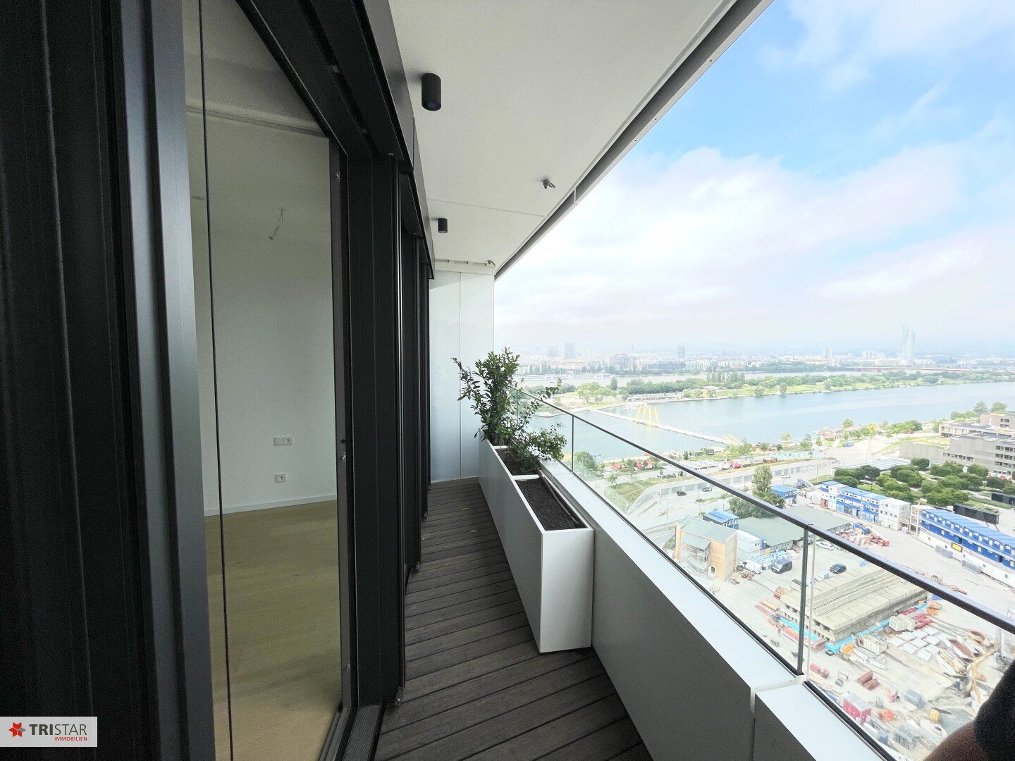 DANUBE FLATS +++ Moderner Live Style auf 60m² mit Terrasse in 1220 Wien - Ihr neues Zuhause! +++ inkl. Pool, Sauna, Fitness