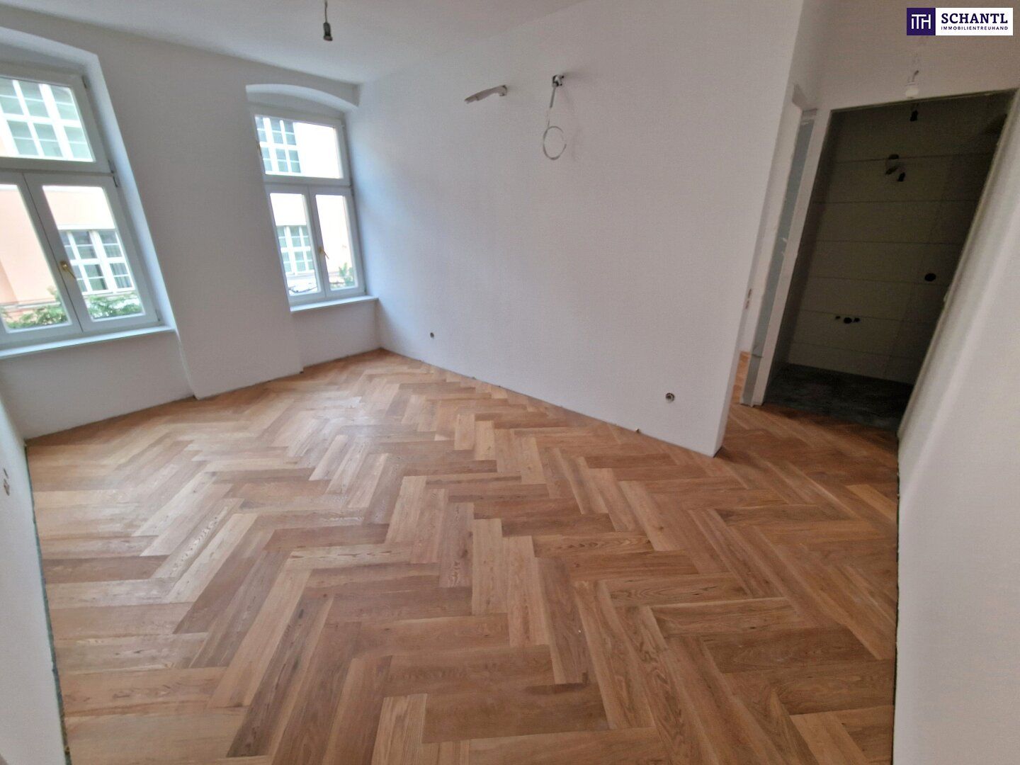 Revitalisiertes Altbaujuwel - alles, was das Herz begehrt! 3-Zimmer-Wohnung mit Klimaanlage, Terrasse, Luftwärmepumpe & edler Ausstattung mit Fischgrätparkett - überzeugen Sie sich selbst