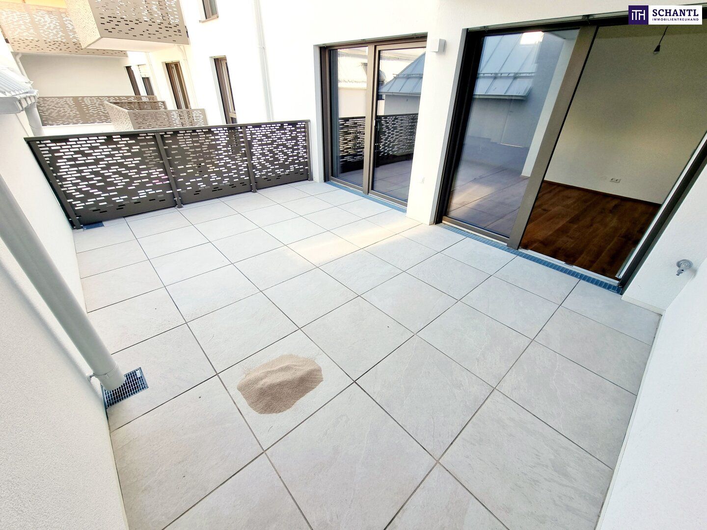 Frühlingsaktion! Ihre Suche hat ein Ende... Clever und nachhaltig investieren! Perfekt aufgeteilte 4-Zimmer Wohnung mit Riesenterrasse! Erdwärme + Ruhelage + Tiefgarage + Ideale Ost-West Ausrichtung!