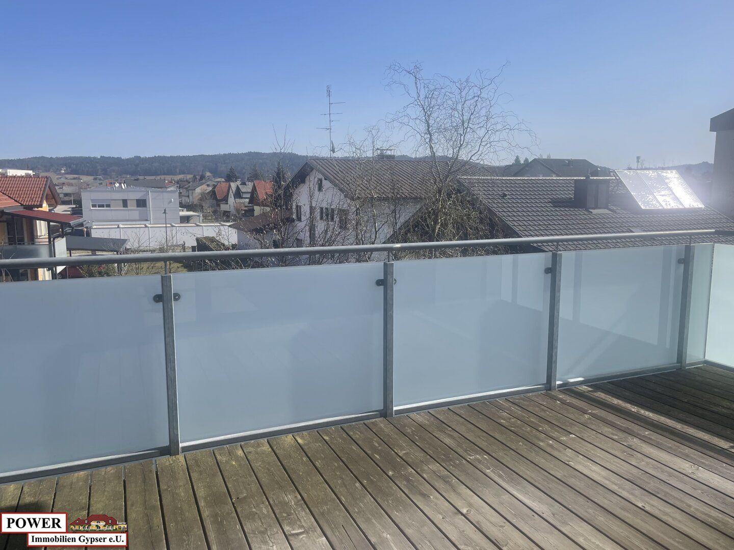 Sehr sonnige 4 Zimmerwohnung mit zwei großen Balkonen & ungestörten tollen Ausblick!