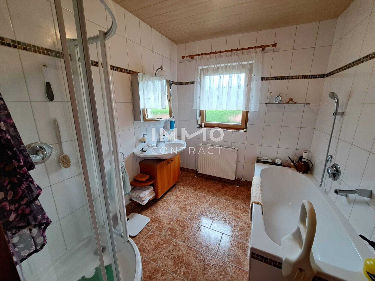 LIEBESVOLLES HAUS MIT DOPPELGARAGE UND SCHÖNEN GARTEN IN ANSFELDEN FÜR INVESTOREN OHNE WOHNBEDÜRFNIS - Ansicht 4