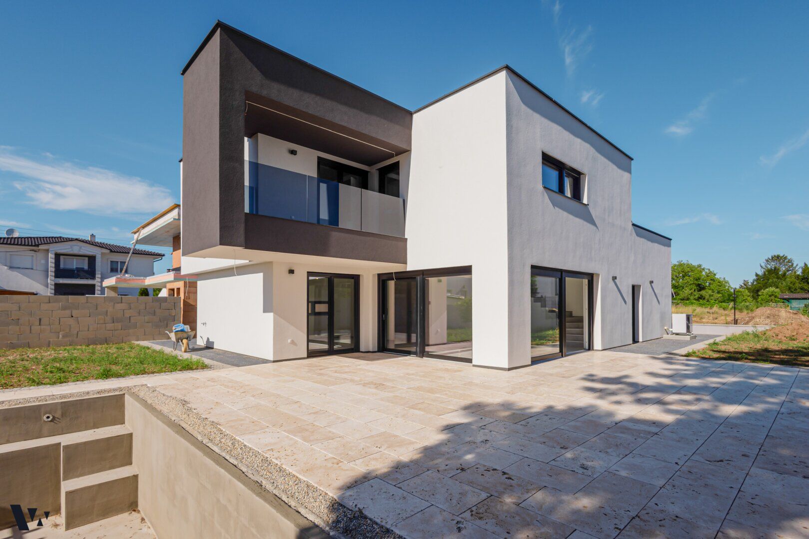 MODERNES DESIGNERHAUS MIT GARTEN & POOL | ERSTBEZUG | VIDEO-PRÄSENTATION