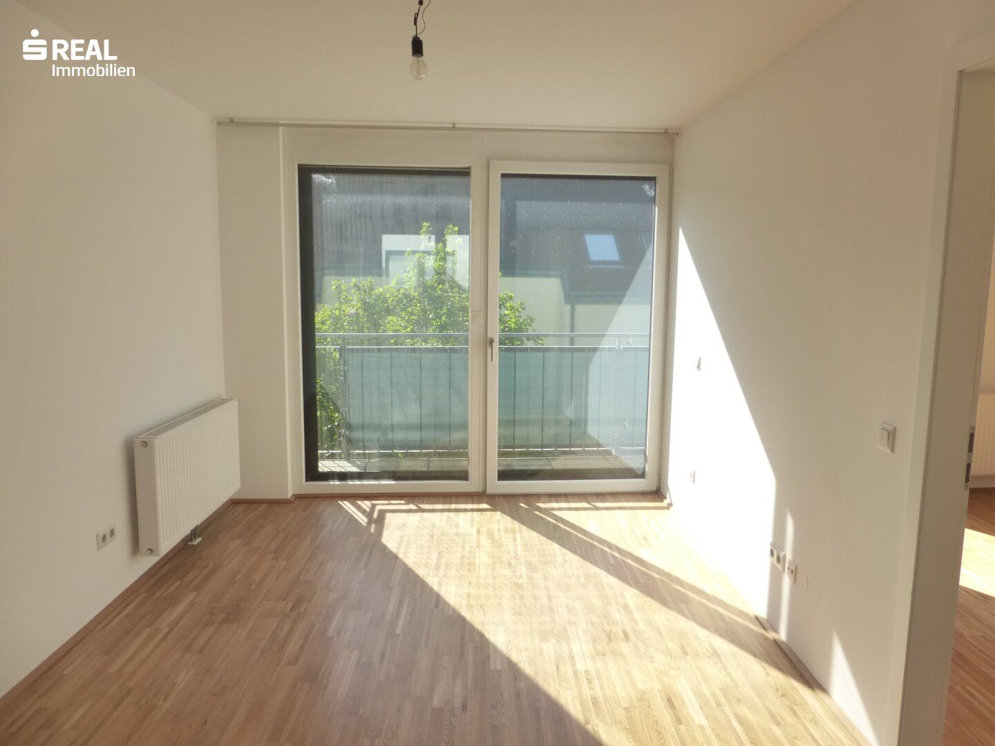 Sonnige, moderne 2-Zimmer-Wohnung mit Balkon und Garagenplatz - nur 295.000,--