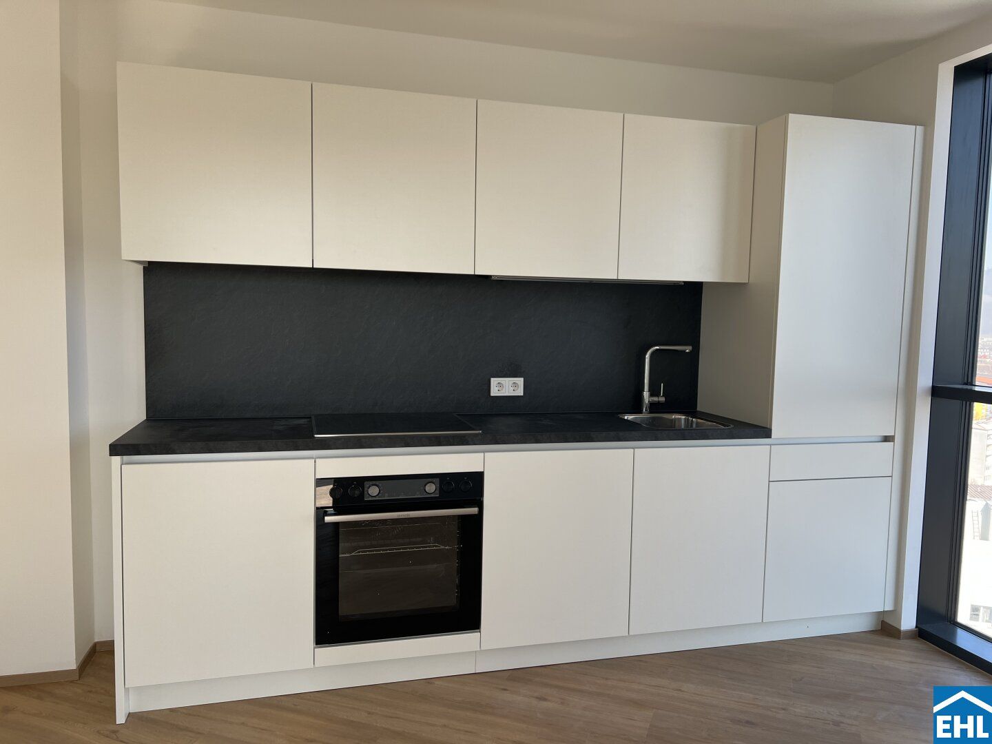 Wohnen im High Five ! Großzügige Wohnküche und 3 getrennte Zimmer im 15.OG