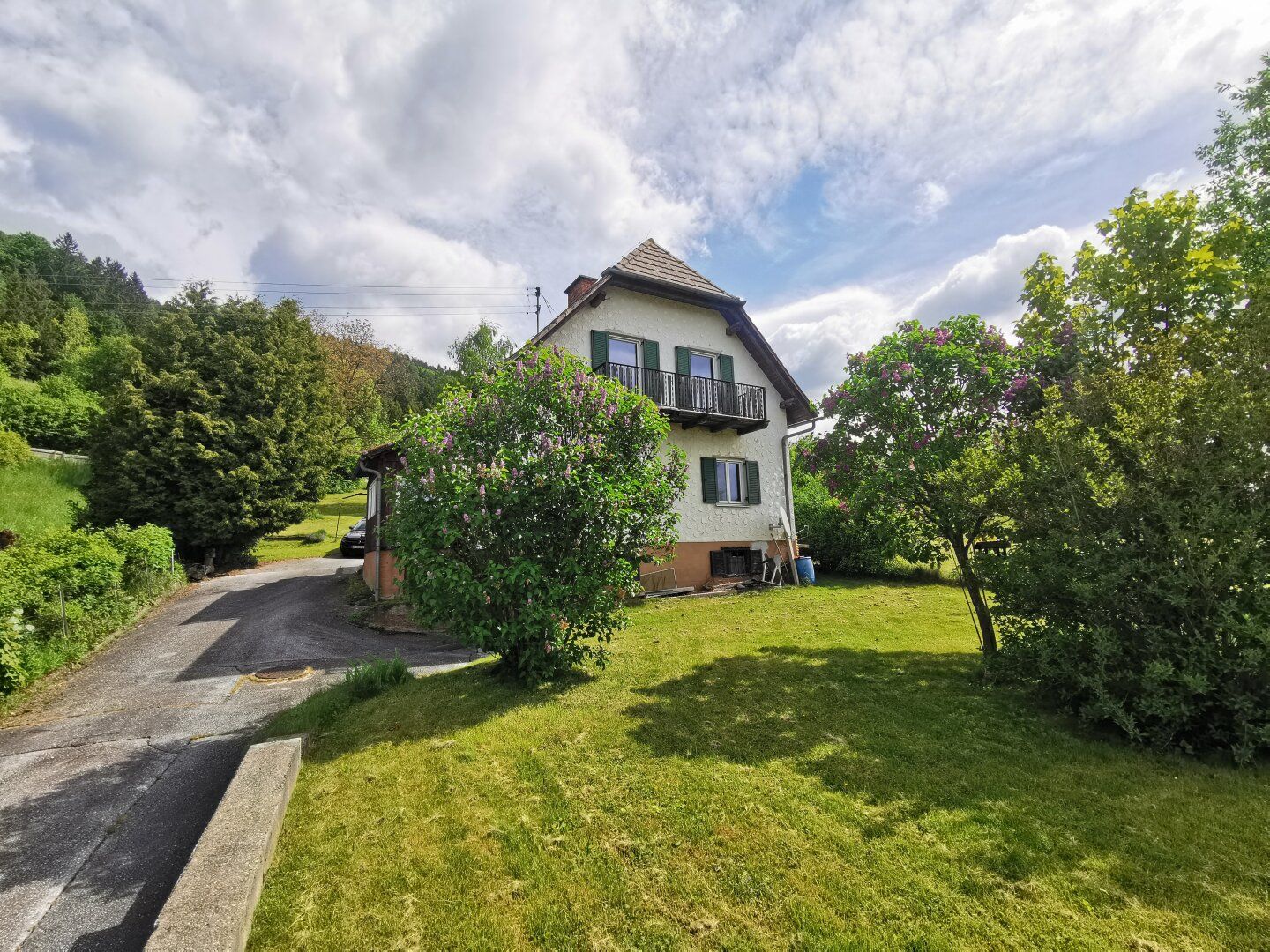 Einfamilienhaus am Sackgassenende in ganztags sonniger Aussichtslage