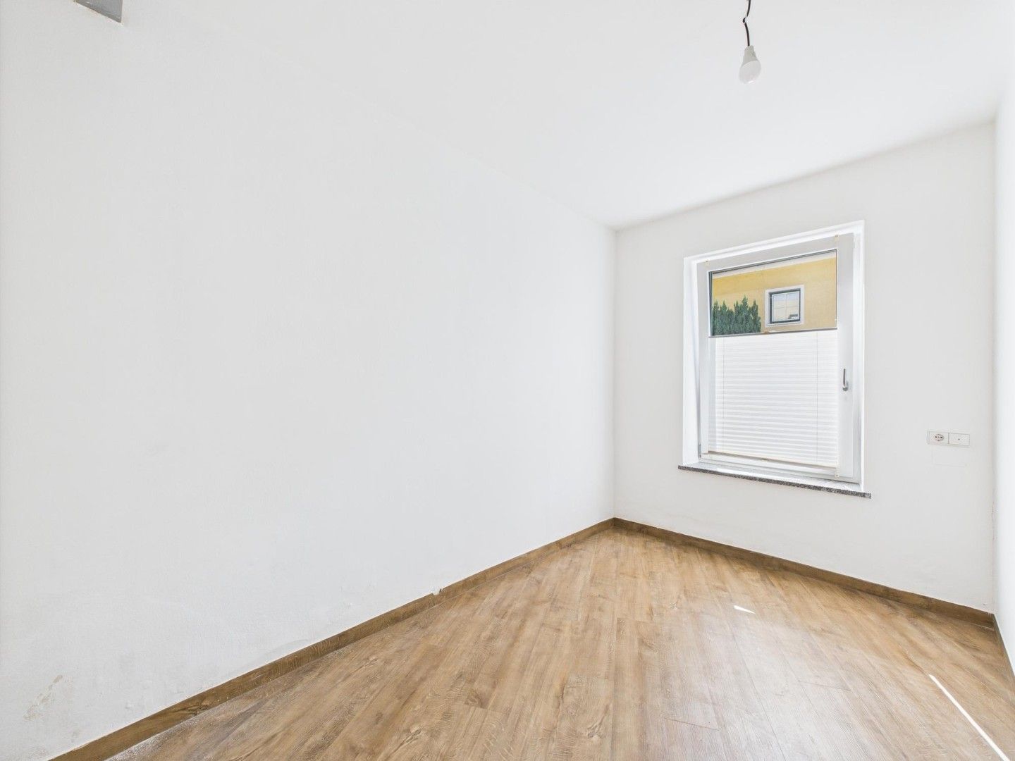 LINZ-URFAHR (Katzbach): Attraktive 120 m² Geschäfts- Praxis- Ordination- oder Bürofläche in der Freistädter Straße - Mehr