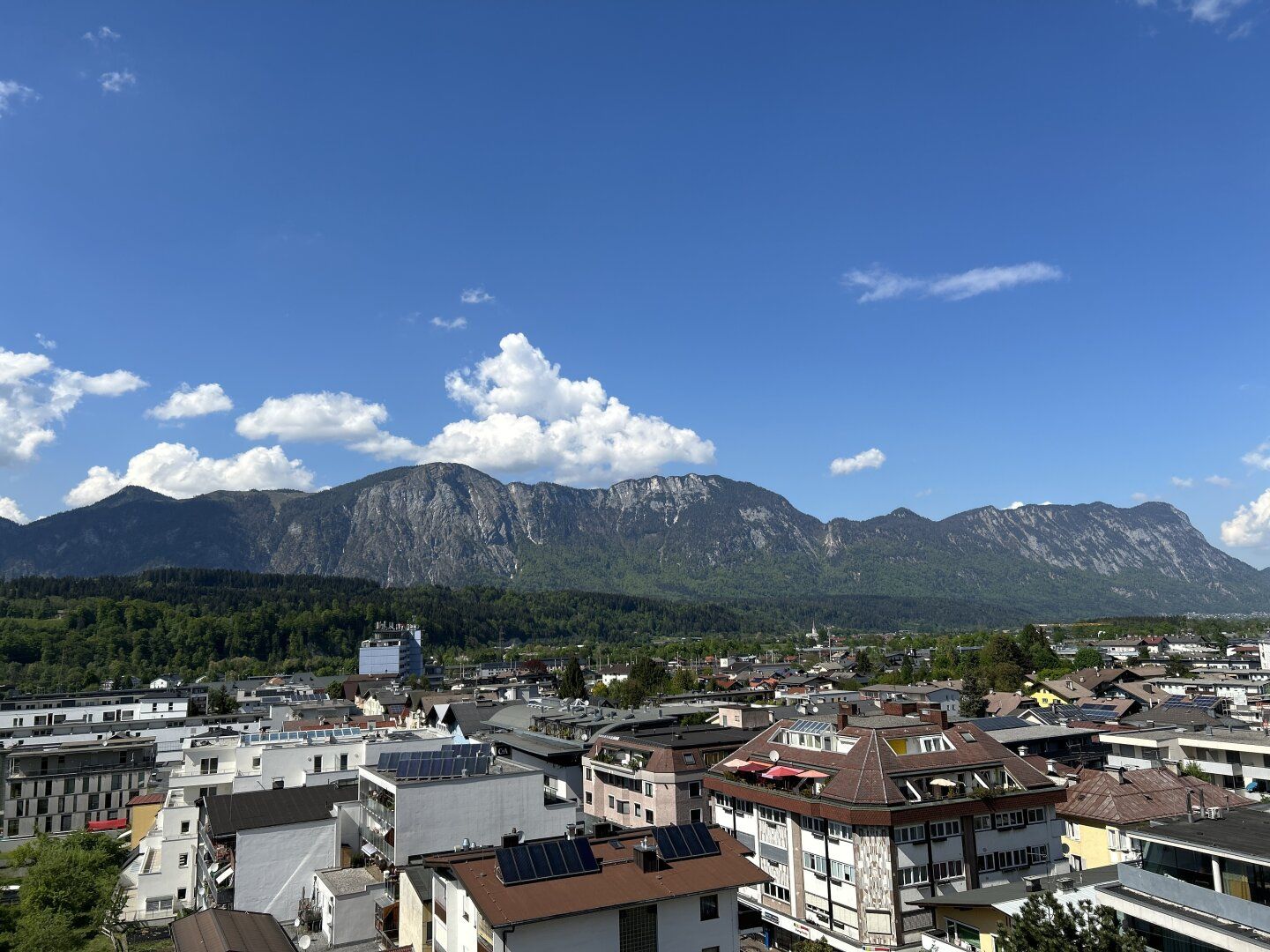 Zentral gelegene 3-Zimmer-Wohnung in Tirol - Gepflegt, lichtdurchflutet und mit Balkon
