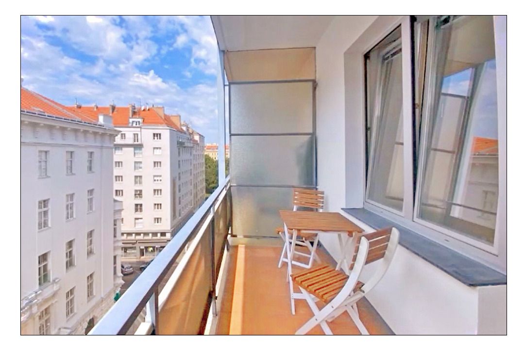 Loggia-Wohnung nahe Stephansdom (direkt vom Eigentümer) | Apartment with balcony in downtown Vienna