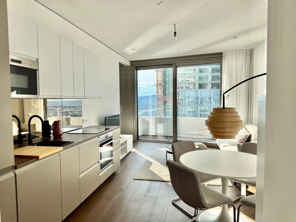 NEU! 42. Etage! Möbliert - Doorman, Gym, Pool UND den schönsten Ausblick auf Kahlenberg