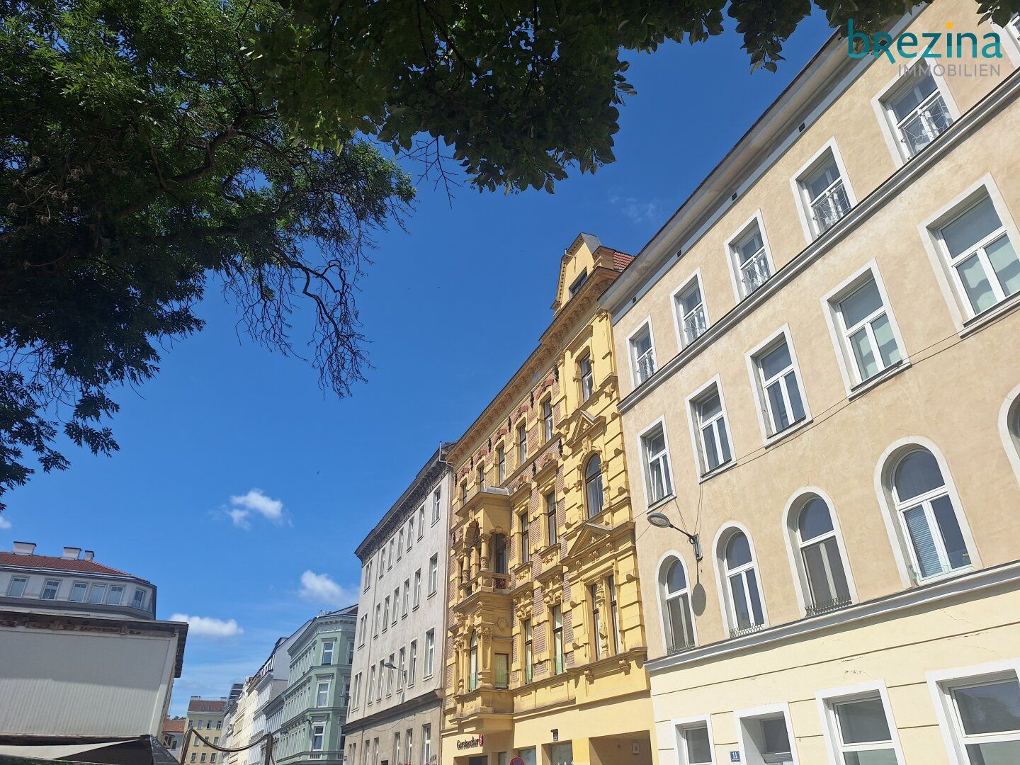 Unbefristete Singlewohnung in der letzten Liftetage am Bacherplatz